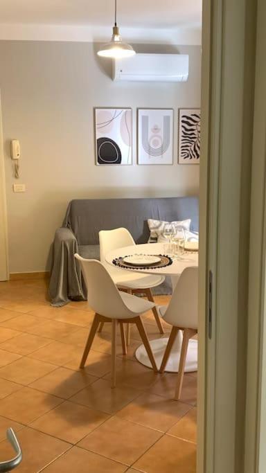 Nest House - Esclusivo Appartamento Marina Di Olbia- Mater Olbia - Beaches - Close To The Airport - Private Parking- Full Comforts - Buitenkant foto