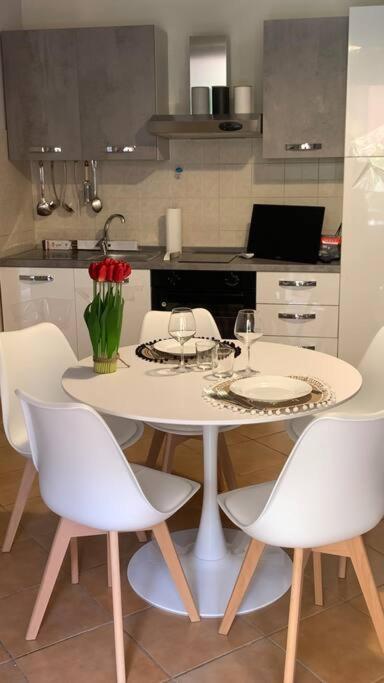 Nest House - Esclusivo Appartamento Marina Di Olbia- Mater Olbia - Beaches - Close To The Airport - Private Parking- Full Comforts - Buitenkant foto