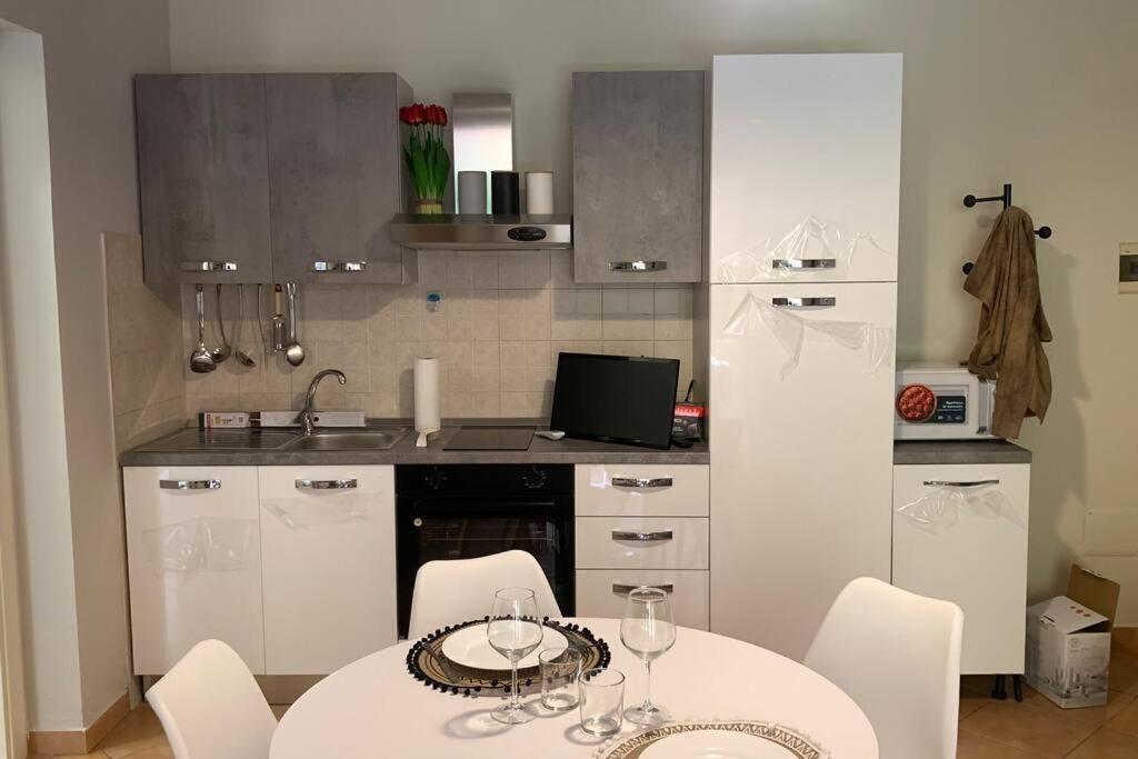 Nest House - Esclusivo Appartamento Marina Di Olbia- Mater Olbia - Beaches - Close To The Airport - Private Parking- Full Comforts - Buitenkant foto