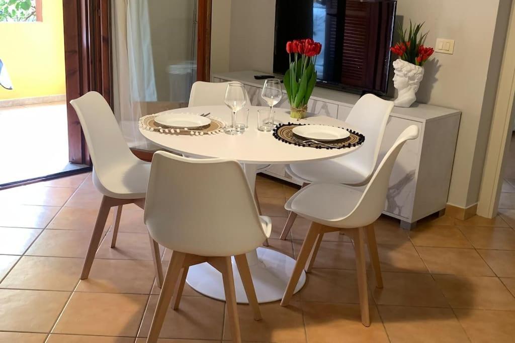 Nest House - Esclusivo Appartamento Marina Di Olbia- Mater Olbia - Beaches - Close To The Airport - Private Parking- Full Comforts - Buitenkant foto